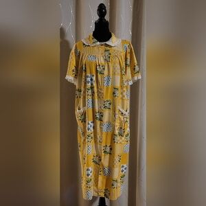 ​Vintage Carole Daisy Patchwork Snap Front House Coat Robe L